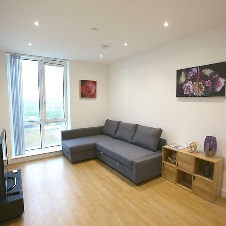 Infinity Apartments Бракнел Екстериор снимка