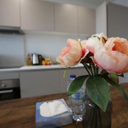 Infinity Apartments Бракнел Екстериор снимка