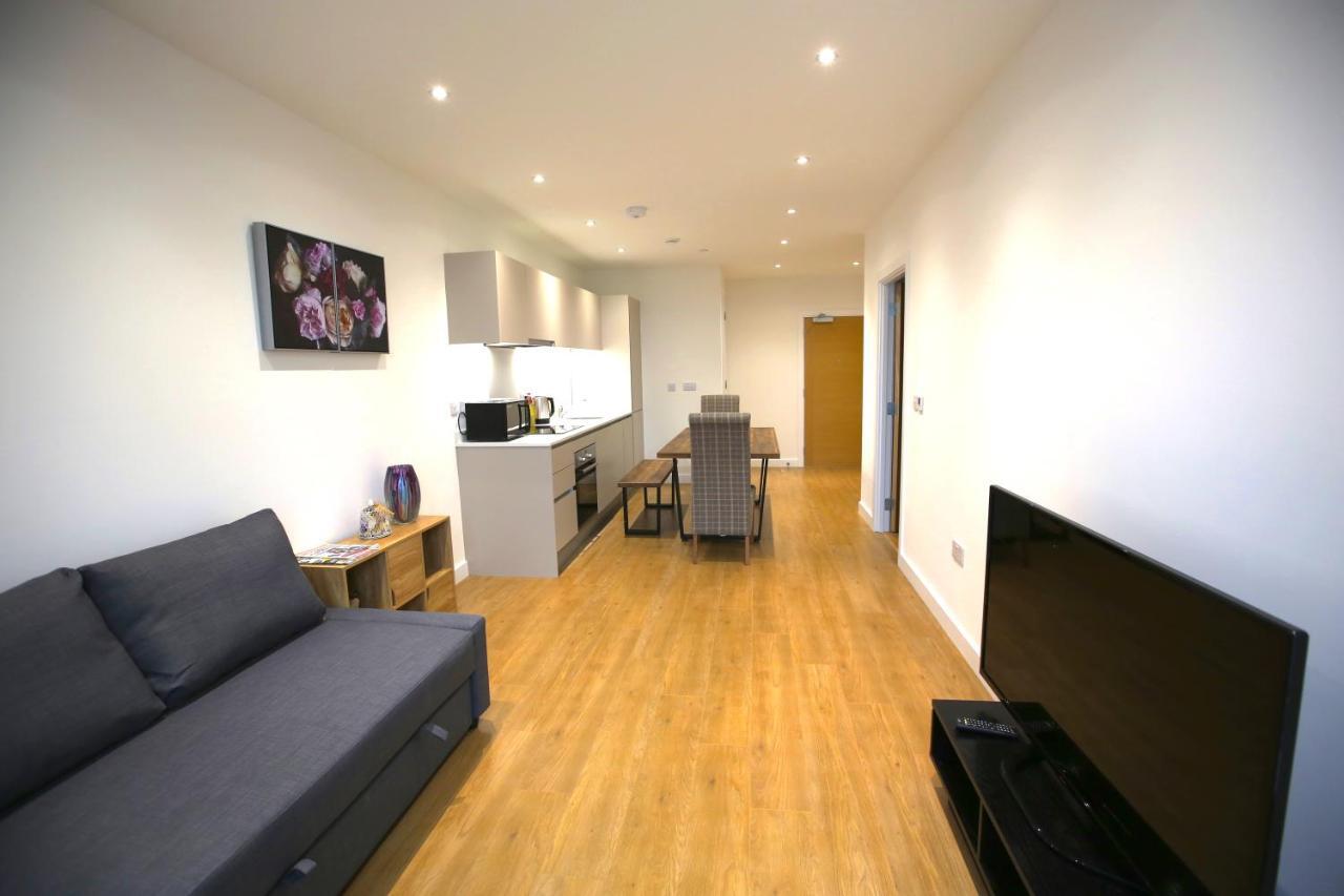 Infinity Apartments Бракнел Екстериор снимка